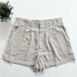 Z Supply Farah Gingham Short in Beige White